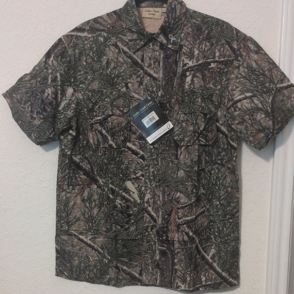 Cedar Creek Camo Mens Short Sleeve Lightweight Camo Shirt. Size S NWT